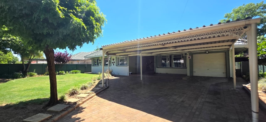 4 Bedroom Property for Sale in Naudeville Free State